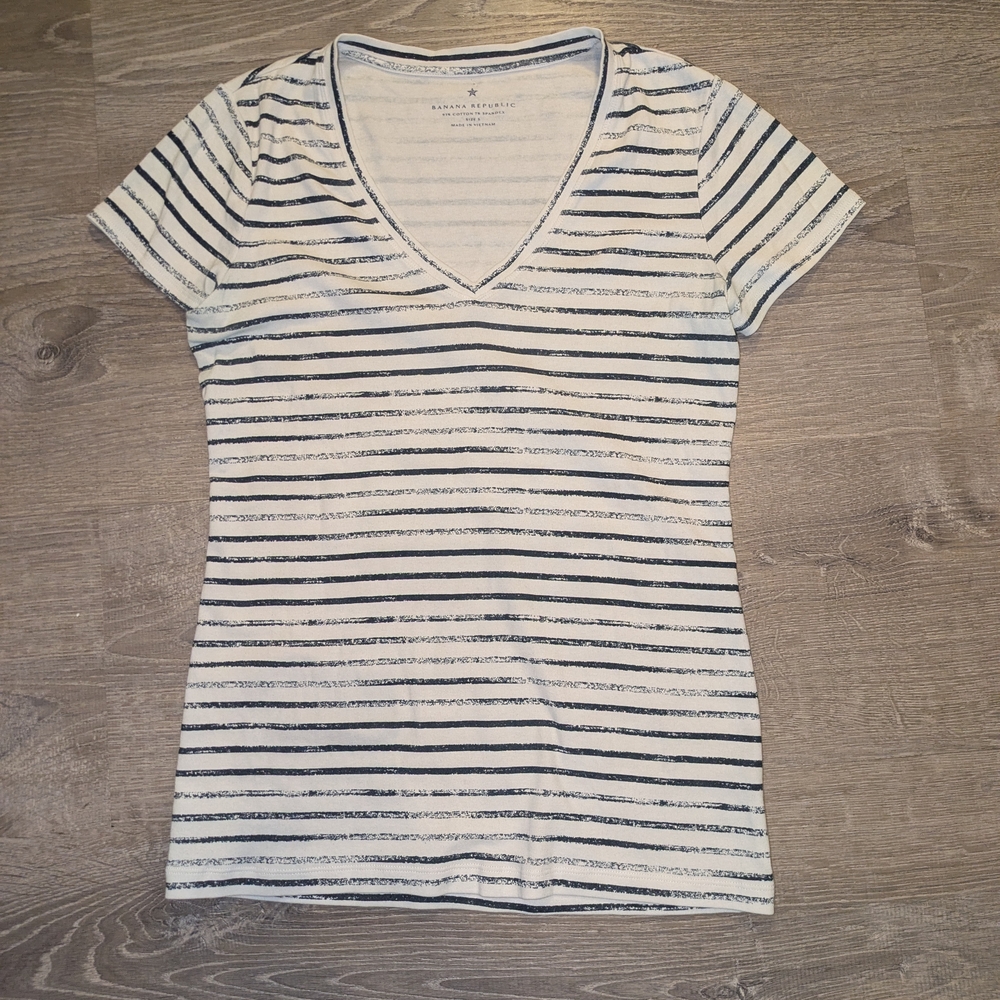 Banana Republic White and Gray Fitted Short Sleeve Tee